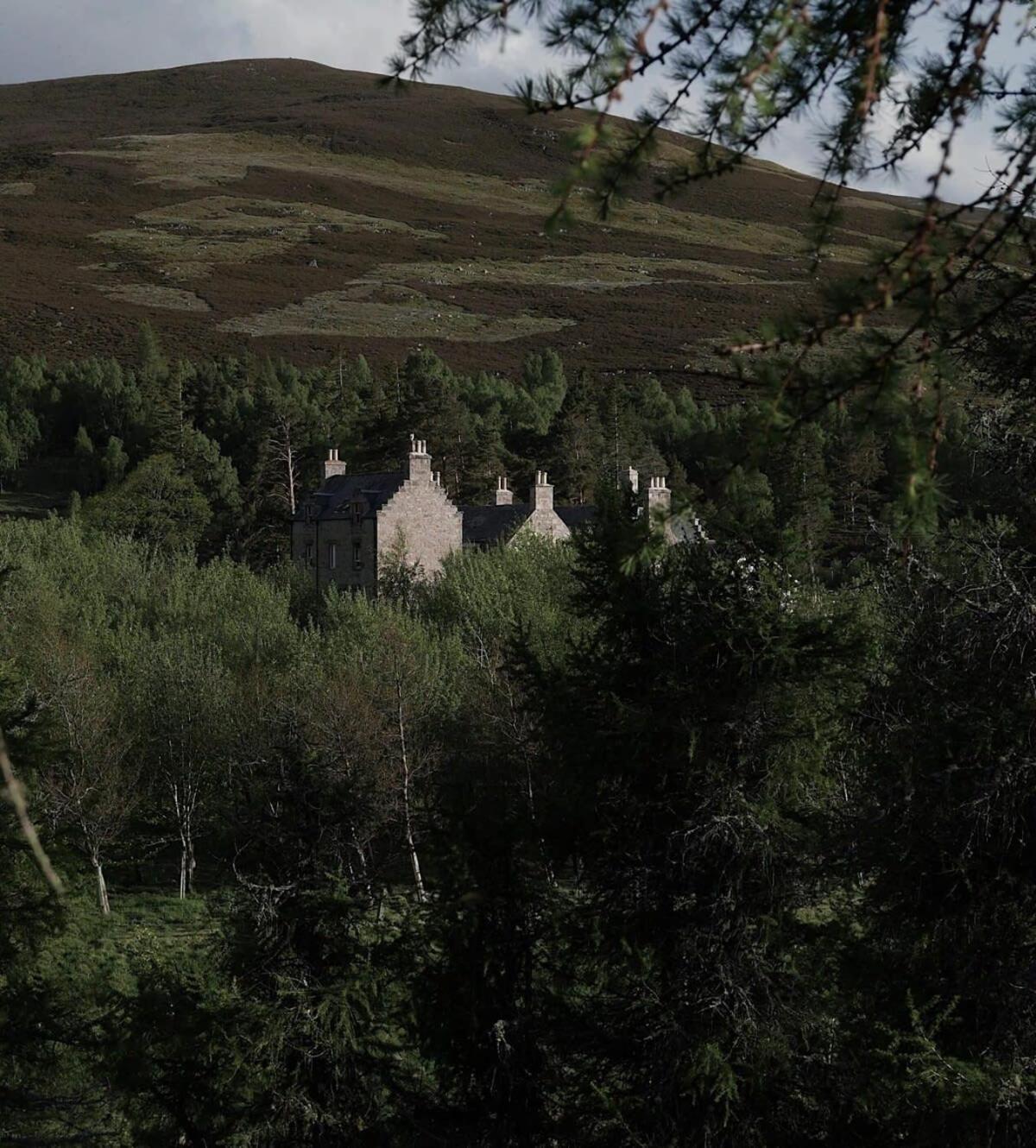 Huswell - Gairnshiel Lodge - Unique & Exclusive Lodge Next To The Castle Ballater Dış mekan fotoğraf